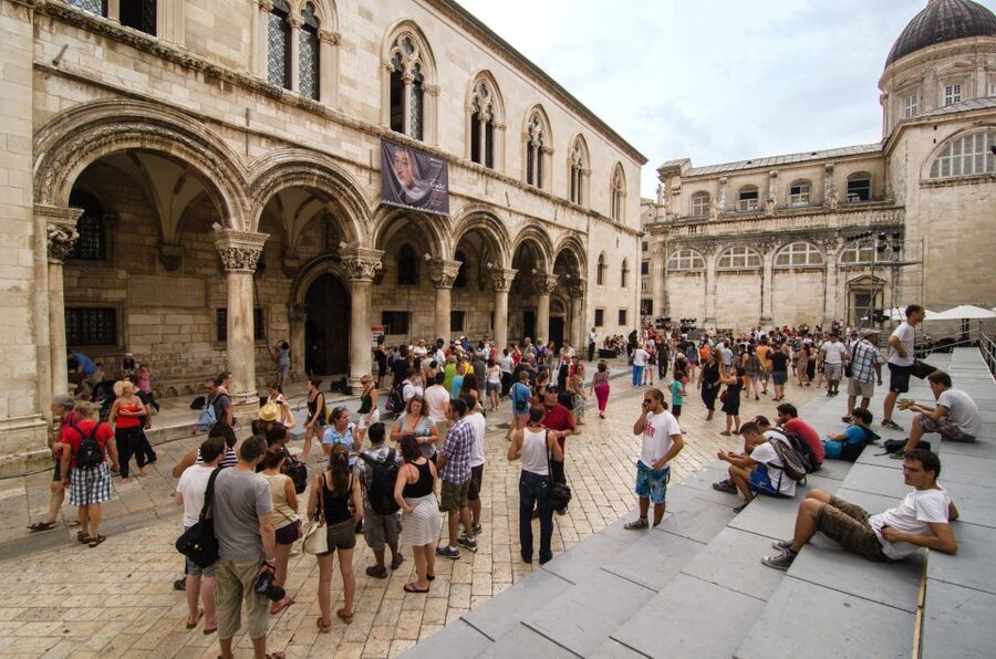 1.5-Hour Walking Tour of Dubrovnik's Old Town - Finding the meeting point at Pile Square
