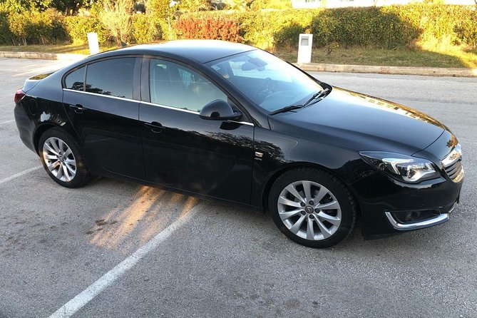 Airport Dubrovnik-Dubrovnik - Meeting your chauffeur at arrivals