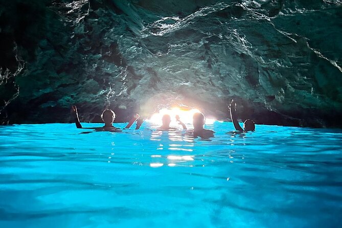 Blue & Green cave,Šunj beach - with drinks small group speedboat - At a glance