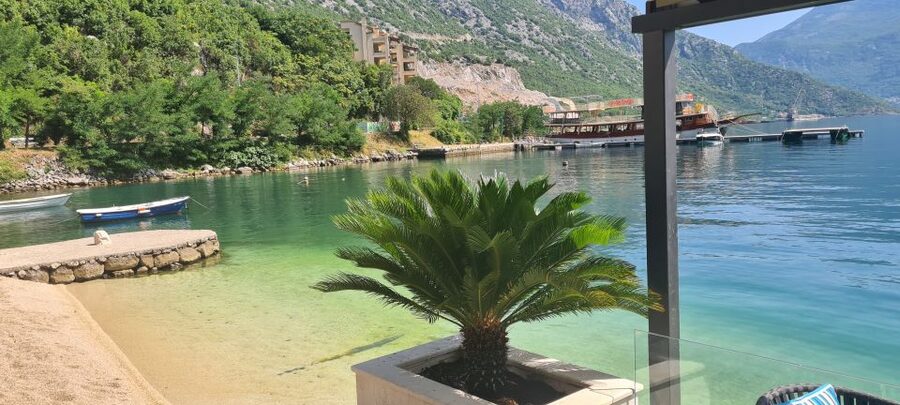 Blue Sea & Black Mountains - Montenegro - Key points at a glance