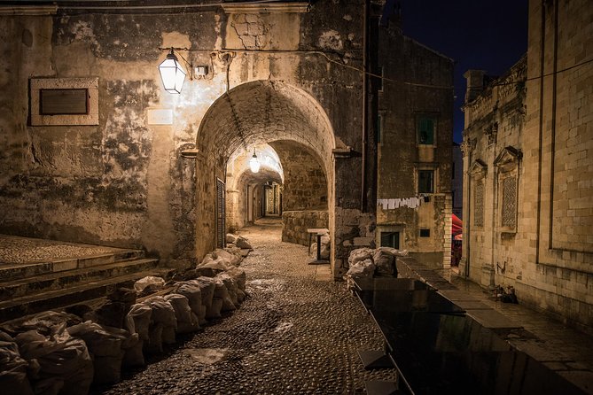 Dark Tales of the Old Town - Meeting at Large Onofrio’s Fountain