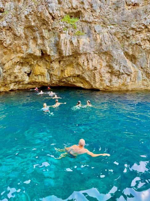 Dubrovnik: 6 hours Blue cave & Elaphiti with optional lunch - Practical preparation for the boat