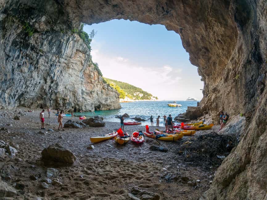 Dubrovnik: Afternoon Kayaking and Snorkeling Tour - The briefing makes the first paddle easy