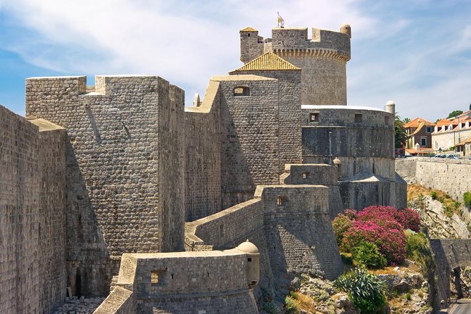 Dubrovnik: Ancient City Walls & Wars Walking Tour - Meeting at Pile Gate and entering the Old Town