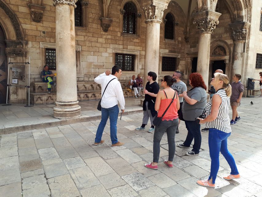 Dubrovnik: Best Game of Thrones Insider Tour - Meeting the guide beneath the Targaryen umbrella