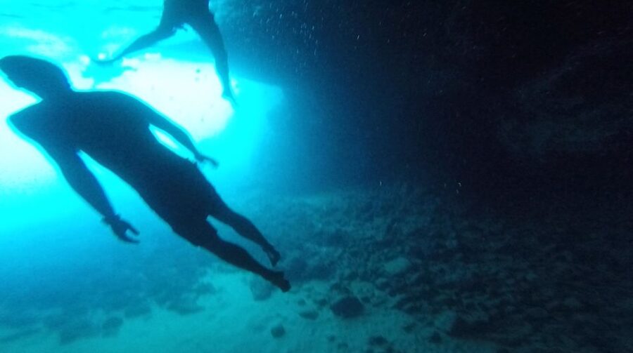 Dubrovnik: Blue Cave & Sunj Beach Boat Tour with Drinks - Swimming through the Three Green Caves