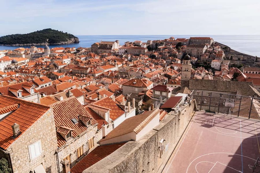 Dubrovnik: City Walls Guided Tour-Small Group Experience - Guides who add practical help beyond the walls