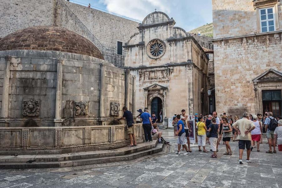 Dubrovnik: City Walls, Old Town Walking Tour & Adriatic View - What the guides add to the experience