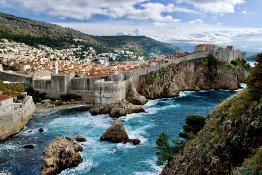 Dubrovnik: City Walls Tour for Early Birds & Sunset Chaser - Walking two kilometers above the Old Town