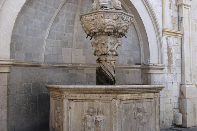 Dubrovnik Discovery Old Town Walking Tour - Luza Square and the cluster of landmarks
