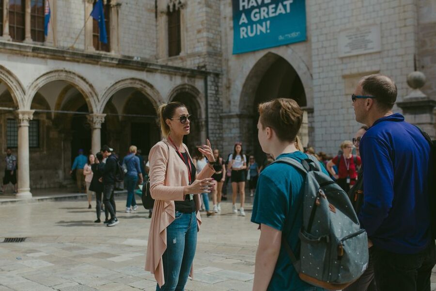 Dubrovnik: Early Bird Walking Tour - Dubrovnik Cathedral and stories beyond the postcard