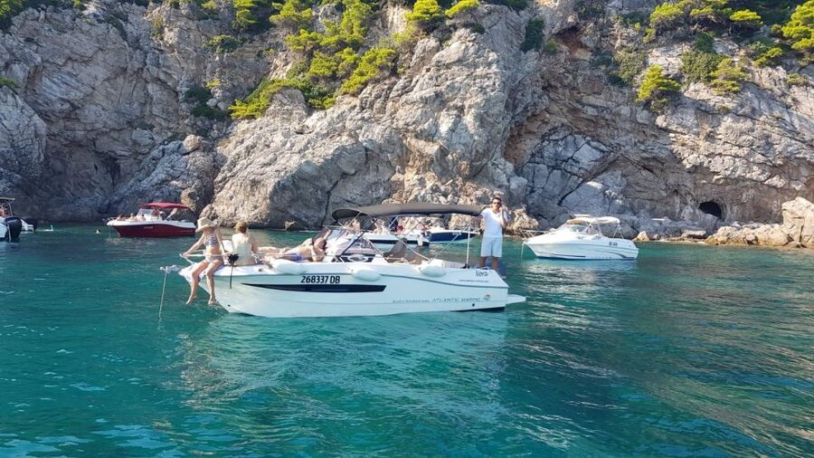 Dubrovnik: Elafiti Island Private Speedboat Tour - How the guides affect the day
