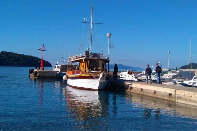 Dubrovnik Elafiti Islands Cruise with Lunch, Drinks and Pickup - Fresh lunch, wine, and soft drinks on board