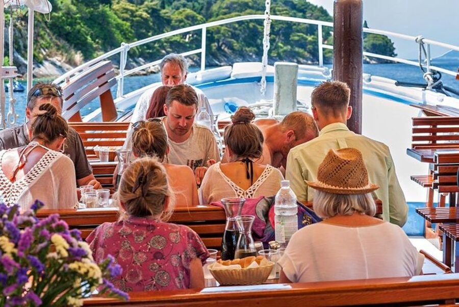 Dubrovnik: Elaphite Islands Cruise with Lunch and Drinks - Šipan: stone houses and a shorter village visit