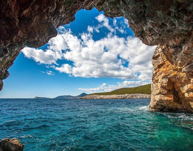 Dubrovnik: Elaphiti Islands Caves Snorkeling & Swimming Tour - The boat amenities make a difference