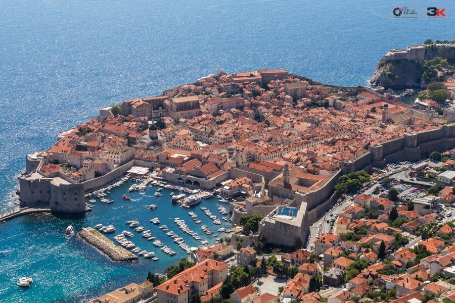 Dubrovnik: Explore Dubrovnik Old Town Walking Tour - Choosing the right guide language and pace