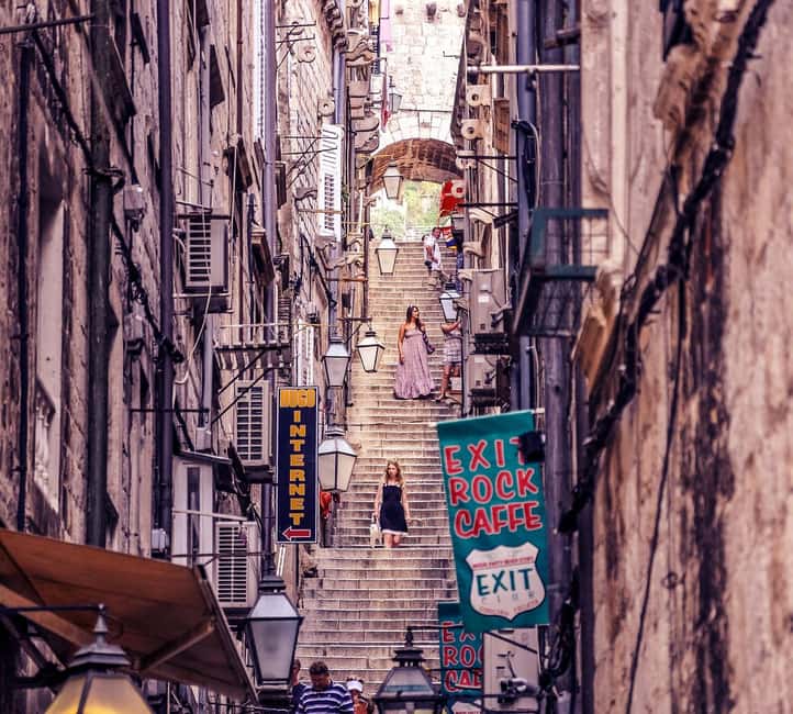 Dubrovnik for Kids: A Playful Family Walking Tour Experience - Meeting at Pile Gate and Brsalje Street