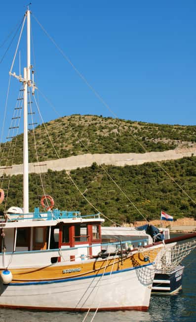 Dubrovnik: Full-Day Blue Cave & Elaphiti Islands Boat Tour - Šipan gives you the most traditional island stop