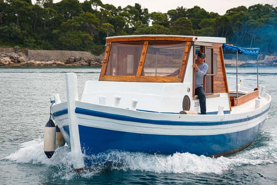 Dubrovnik: Full-Day Blue Cave & Elaphiti Islands Boat Tour - The small boat is worth the extra attention