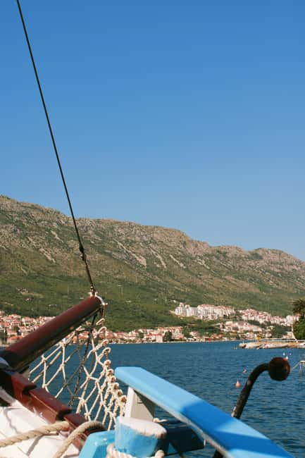 Dubrovnik: Full-Day Blue Cave & Elaphiti Islands Boat Tour - Cold appetizers and drinks on the Adriatic