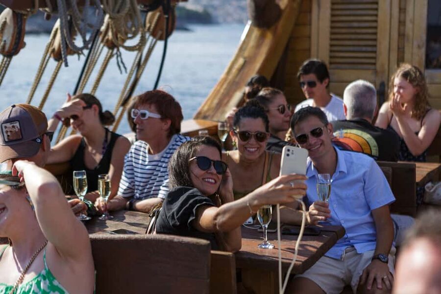 Dubrovnik: Galleon Sunset Cruise with a Live Guide & Drink - History, stories, and the ship’s crew