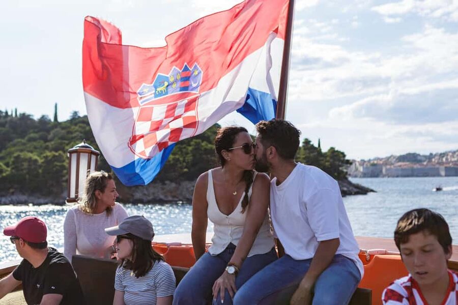 Dubrovnik: Galleon Sunset Cruise with a Live Guide & Drink - Is this a good cruise for children?