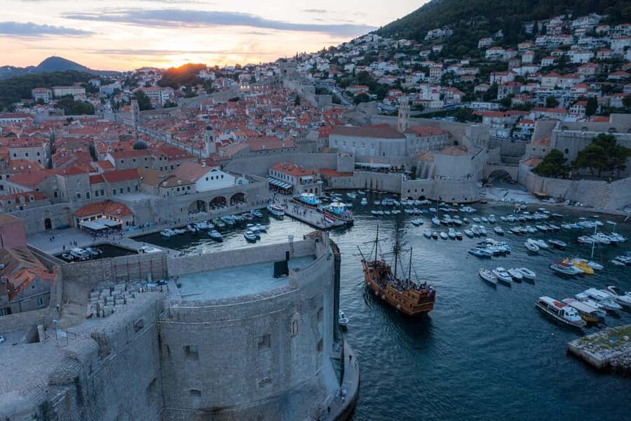 Dubrovnik: Galleon Sunset Cruise with a Live Guide & Drink - What can go wrong