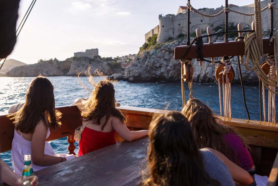 Dubrovnik: Galleon Sunset Cruise with a Live Guide & Drink - What the 1.5-hour route gives you