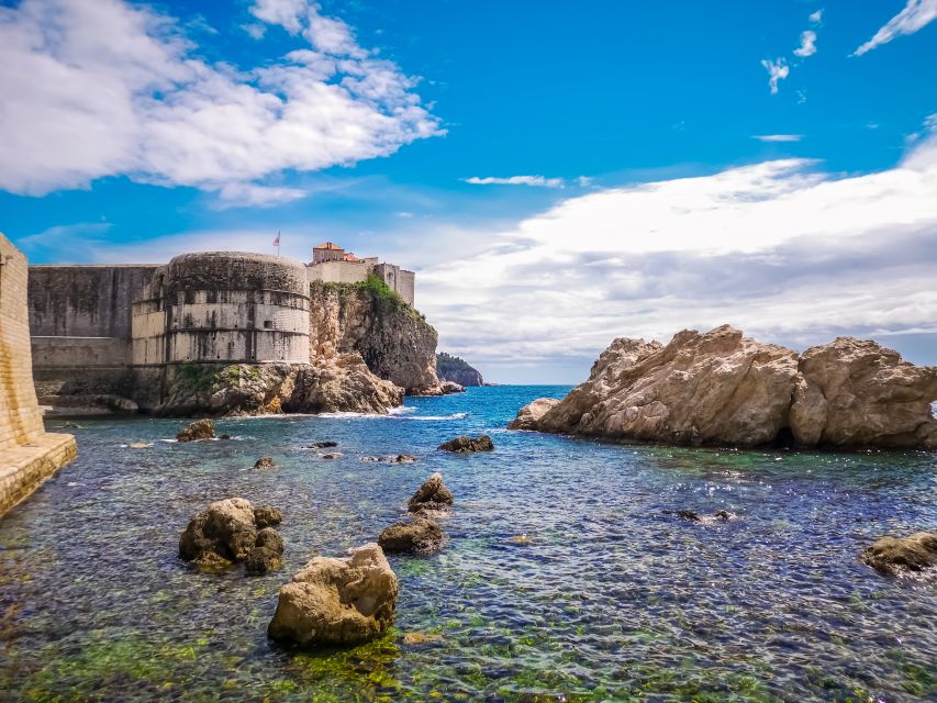 Dubrovnik: Game of Thrones Complete Tour - Meeting at the Amerling Fountain