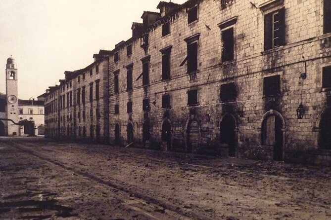 Dubrovnik Homeland War Private Tour - Gundulić Square and the old market