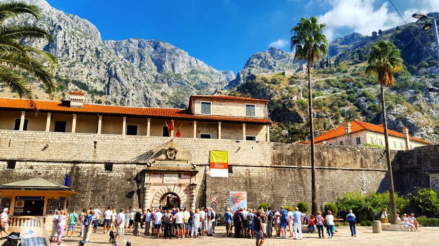 Dubrovnik: Kotor, Perast, Sveti Stefan, and Budva Day Trip - Who should book this day out of Dubrovnik?