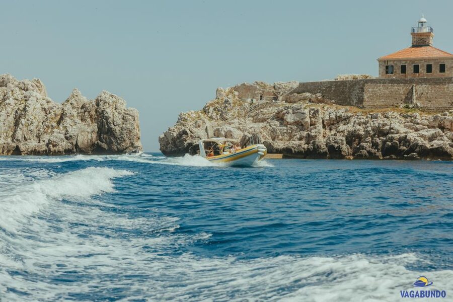 Dubrovnik: Morning Blue Cave speedboat tour with drinks - Guide service and the small-group feel
