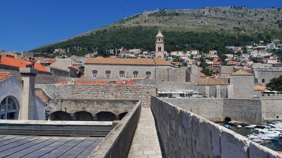 Dubrovnik: Old Town & City Walls Guided Tours Combo - What the headsets and guide quality add