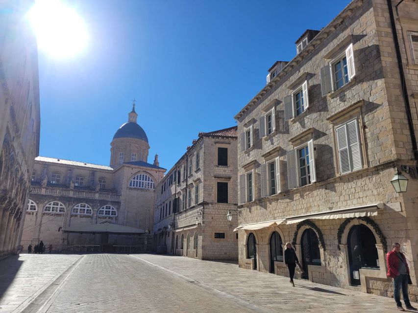 Dubrovnik: Old Town Highlights Tour with Audio Guide - Adriatic views and Dubrovnik’s architecture