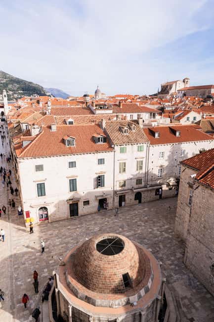 Dubrovnik Old Town: Night tour with History, Wine & Bites - Why an evening walk suits Dubrovnik