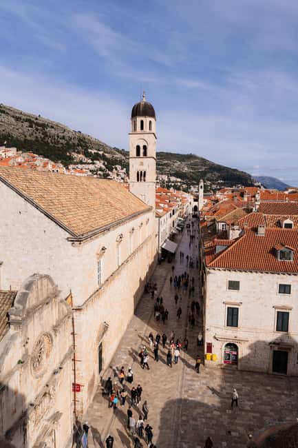 Dubrovnik Old Town: Night tour with History, Wine & Bites - Walking Stradun as the city changes character