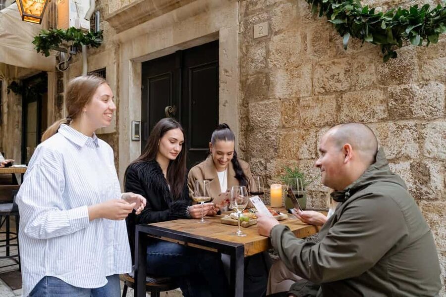Dubrovnik Old Town: Night tour with History, Wine & Bites - The guides make the difference