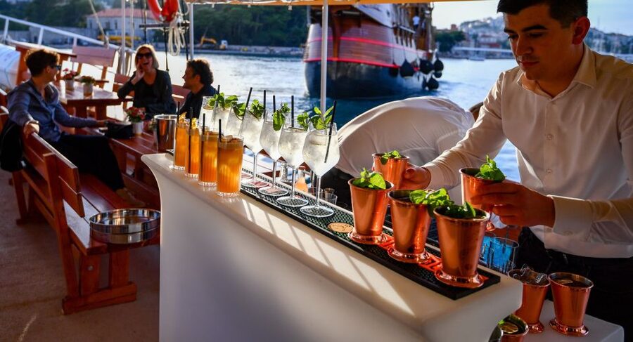 Dubrovnik: Panoramic Sunset Cocktail Cruise Around Old Town - Who should book the Slavija cruise?