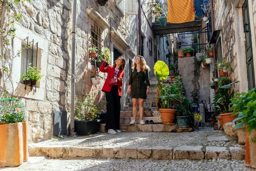 Dubrovnik: Private Family Friendly City Tour with Guide - Pile Gate and the city’s everyday details