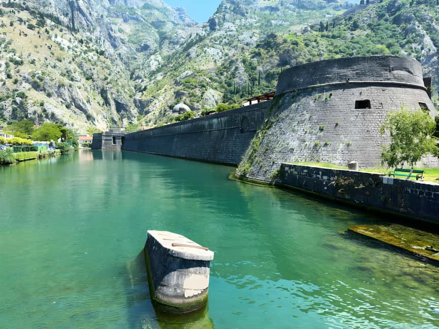 Dubrovnik: Private Tour to Montenegro, Kotor, and Perast - The border crossing and the case for an early start