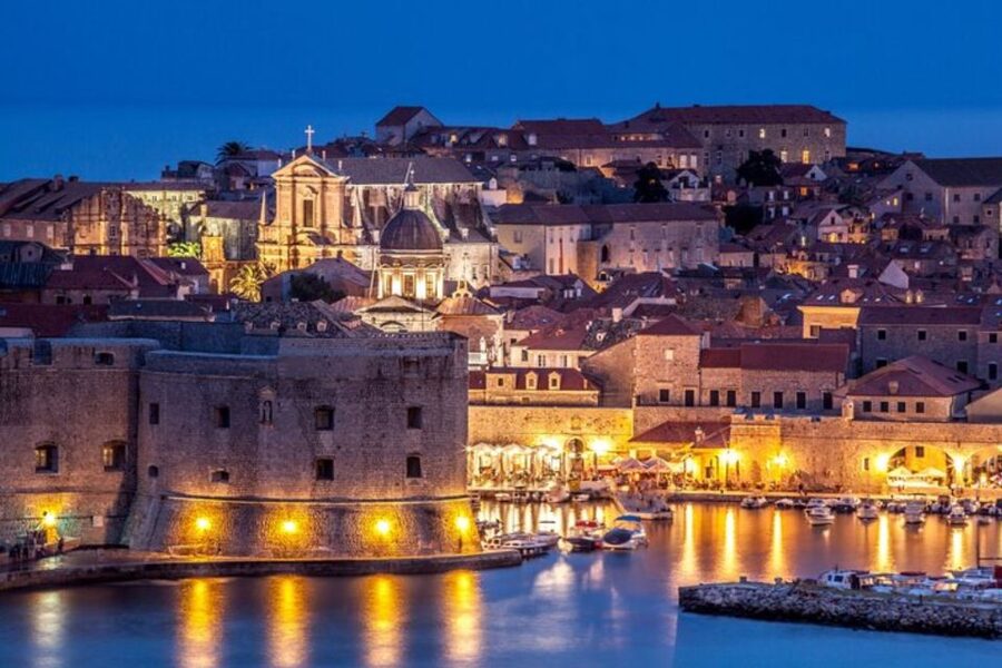 Dubrovnik : Private Walking Tour With A Guide (Private Tour) - Meeting your guide in Dubrovnik