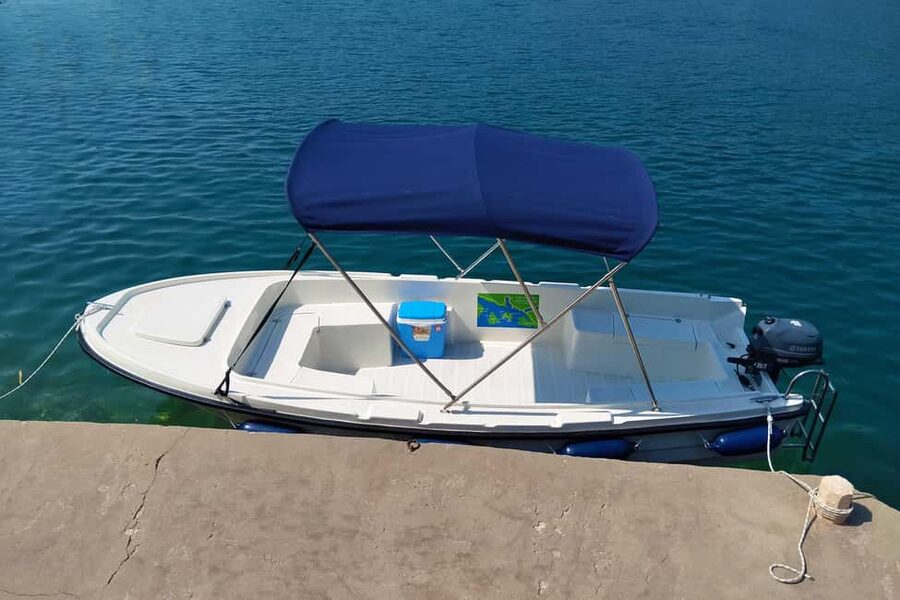 Dubrovnik: Rent a fun and easy to use boat without license - What your eight hours can look like