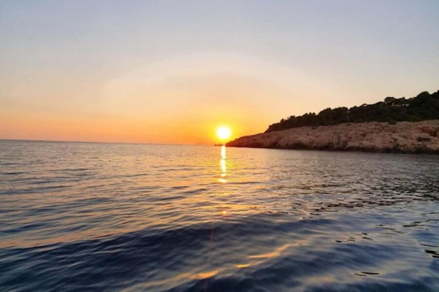 Dubrovnik: Romantic Sunset Cruise - What the first part of the cruise shows you