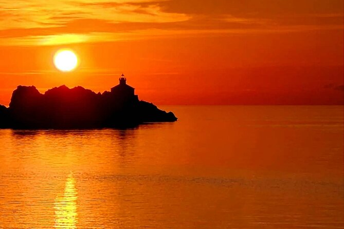Dubrovnik Sunset Catamaran Cruise with drinks - The catamaran setting and group size