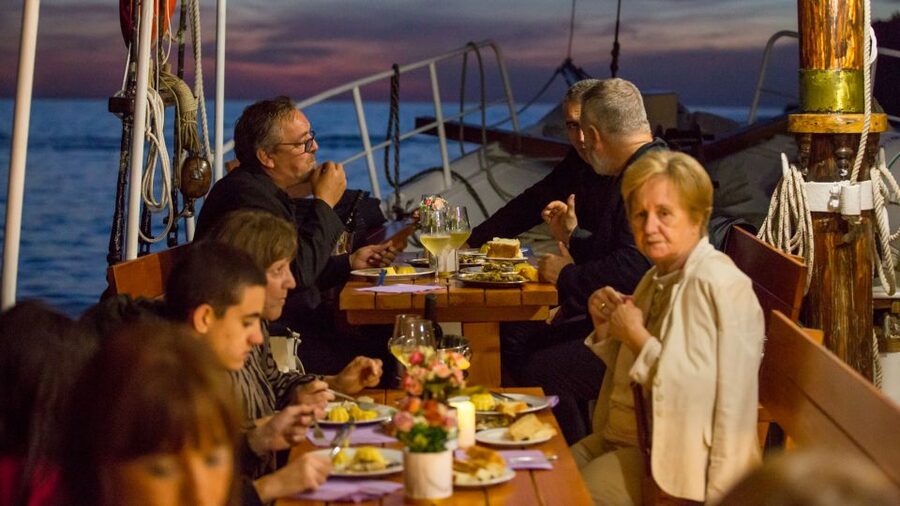 Dubrovnik: Sunset Dinner Cruise around the Old Town - FAQ