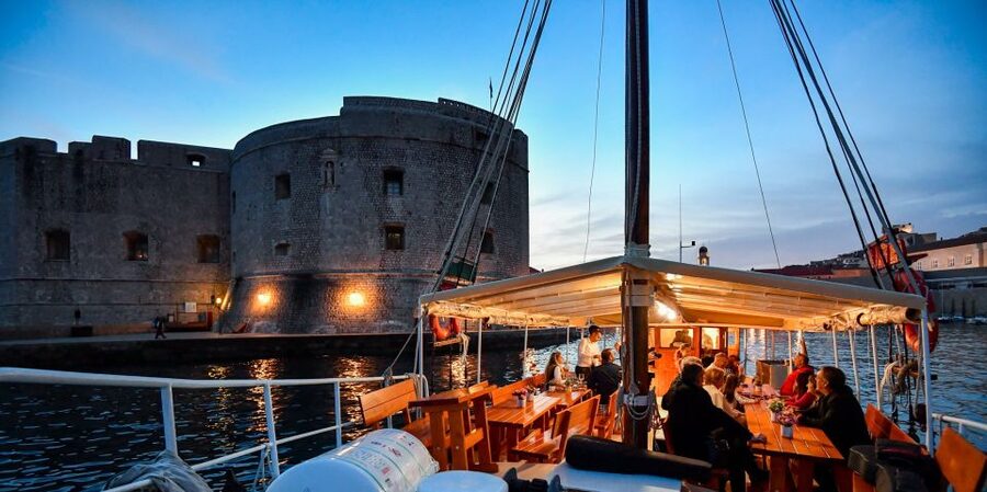Dubrovnik: Sunset Dinner Cruise around the Old Town - How intimate is the experience?