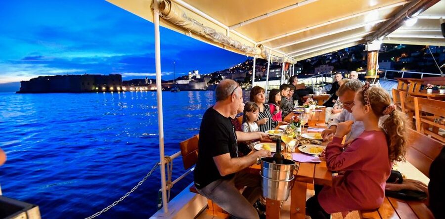 Dubrovnik: Sunset Dinner Cruise around the Old Town - Who will enjoy this sunset dinner cruise?