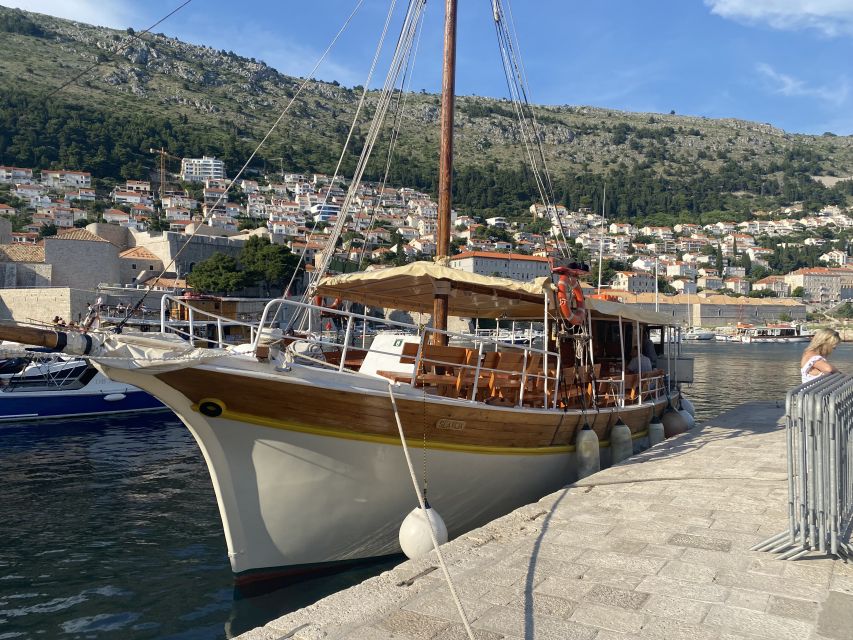 Dubrovnik: Sunset Dinner Cruise around the Old Town - Seafood starters and local drinks