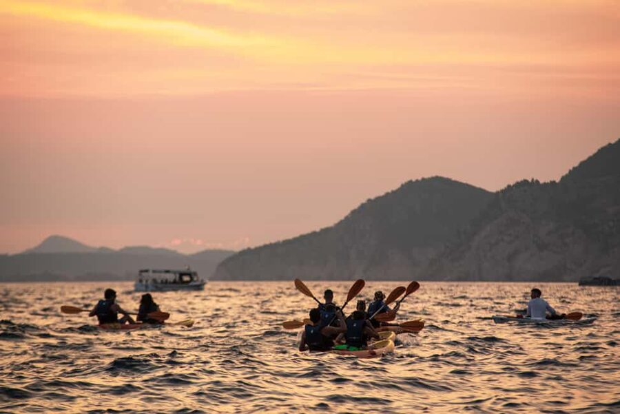 Dubrovnik: Sunset Kayaking and Snorkeling Tour - Betina Cave and the 20-minute swim