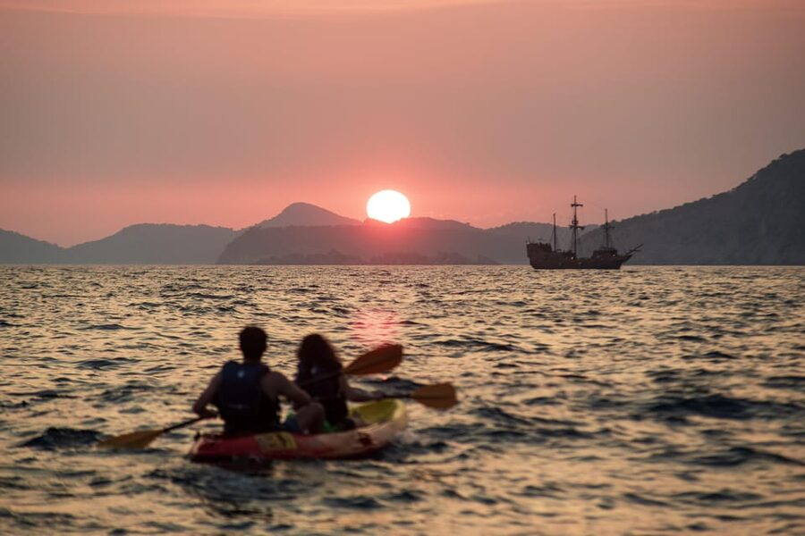 Dubrovnik: Sunset Kayaking and Snorkeling Tour - Who will enjoy this Dubrovnik evening